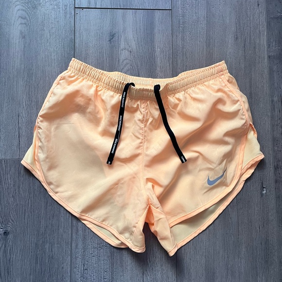 Women Nike Dri fit shorts - Picture 3 of 8
